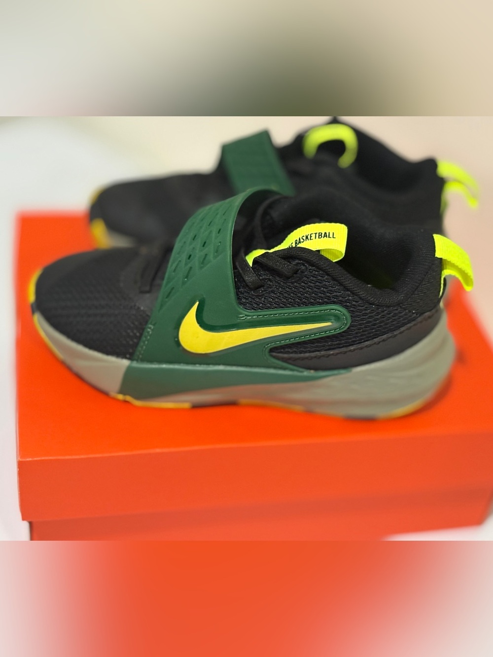 Nike Team Hustle D12 HF6280-004 Black/ Bright Citron / Green size 12C